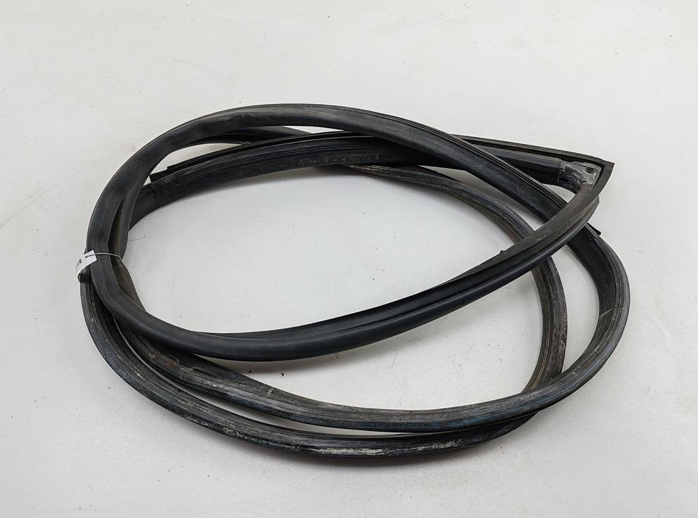 уплотнитель двери Mercedes-Benz E-Класс W210/S210 1998, 3.2 л., бензин, АКПП, чёрный, универсал - фото №1