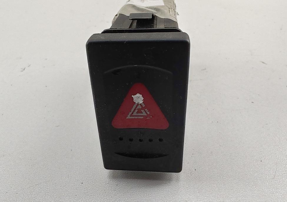кнопка аварийной сигнализации Volkswagen Passat B5 1998, 1.9 л., дизель, МКПП, чёрный, универсал, 3B0953235B