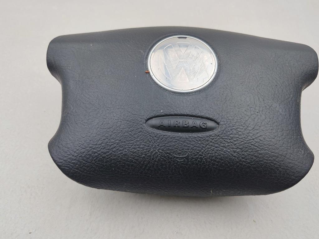 подушка безопасности водителя Volkswagen Passat B5 1998, 1.8 л., бензин, МКПП, серый, седан, 3B0880201M - фото №1