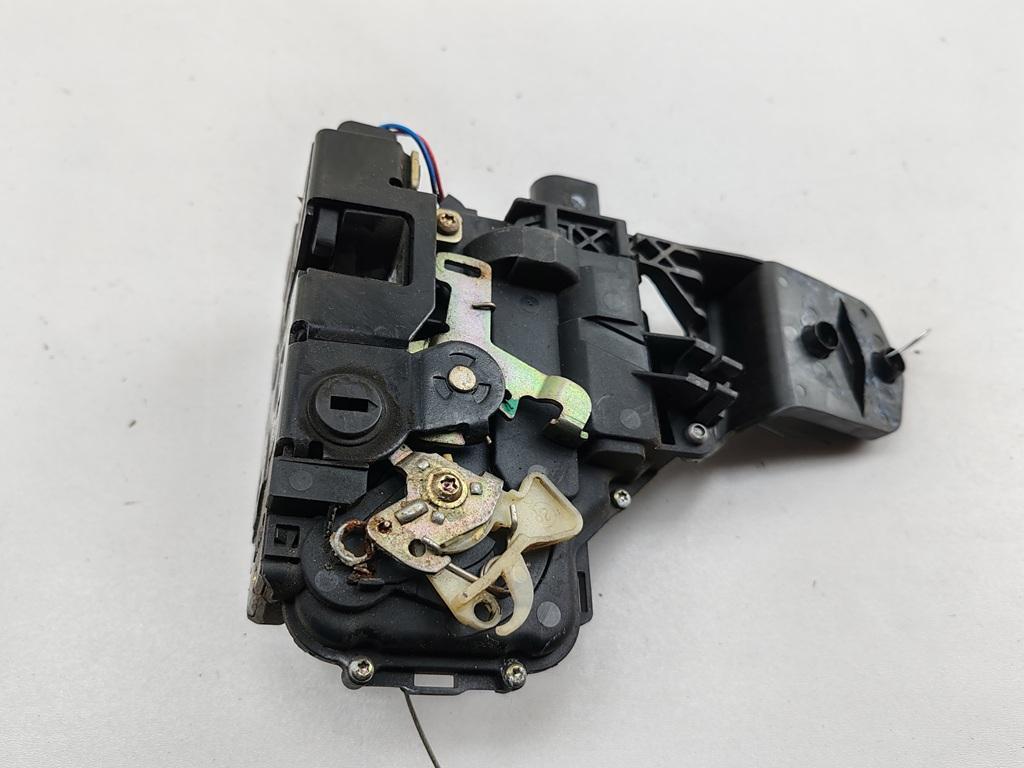 замок двери задней правой Volkswagen Passat B5 1998, 1.6 л., бензин, МКПП, чёрный, универсал, 3B4839016