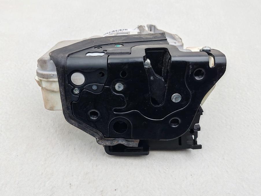 замок двери передней левой Volkswagen Passat B6 2008, 2.0 л., дизель, АКПП, серый, универсал, 2314093 - фото №1