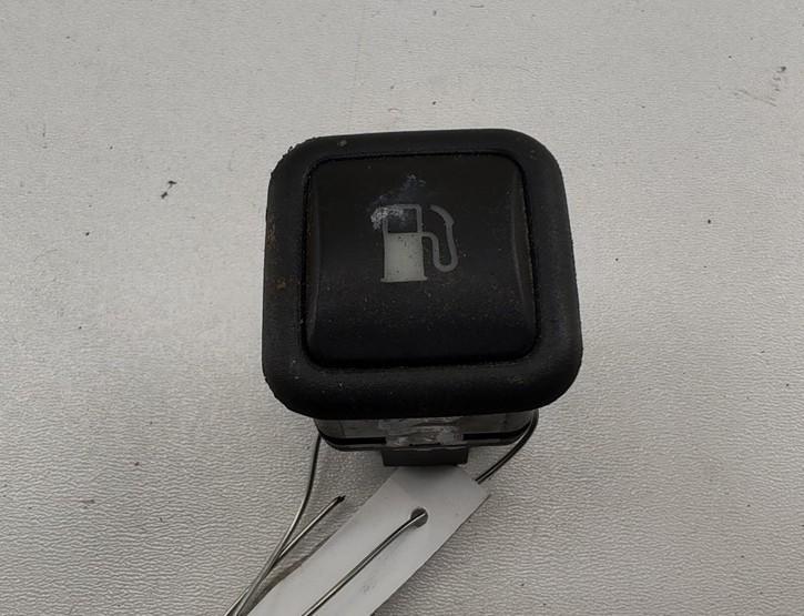 Кнопка открывания лючка топливного бака Volkswagen Passat B5 1998, 1.9 л., дизель, МКПП, чёрный, универсал, 3B0959833A - фото №1