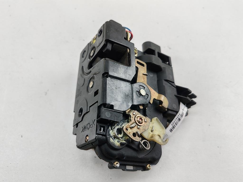 замок двери передней правой Volkswagen Passat B5 1998, 1.6 л., бензин, МКПП, чёрный, универсал, 3B1837016