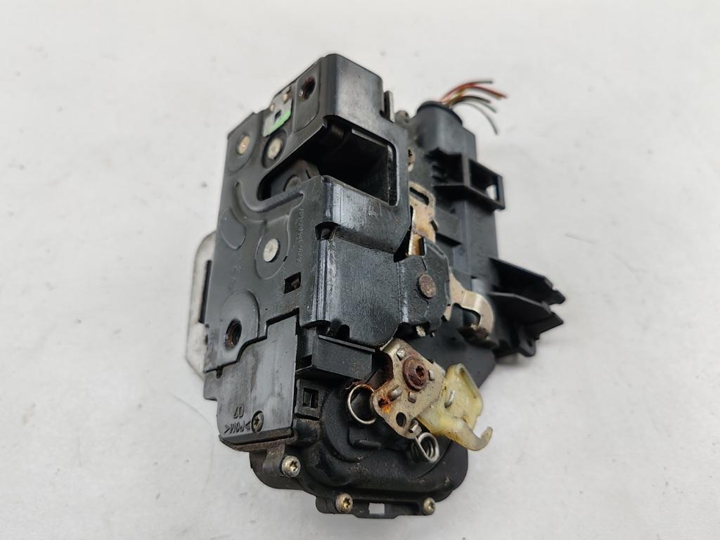 замок двери передней правой Audi A6 C5 2003, 2.5 л., дизель, МКПП, чёрный, универсал, 4B1837016G
