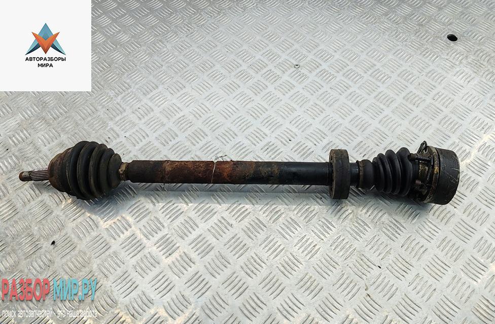 полуось передняя правая (приводной вал, ШРУС) Volkswagen Passat B4 1995, 1.8 л., бензин, МКПП, синий, универсал - фото №1