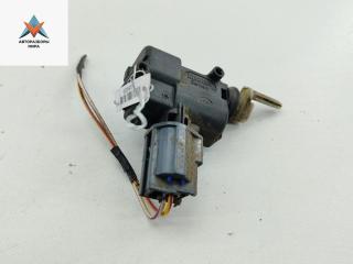 замок лючка топливного бака Ford Focus 2 поколение 2006, 1.6 л., i, бензин, МКПП, красный, хетчбэк 5 дв.