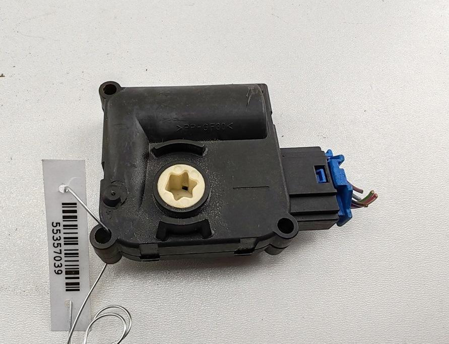 моторчик заслонки печки Audi A6 4F/C6 2005, 3.2 л., бензин, АКПП, серый, универсал, 4F0820511A - фото №1