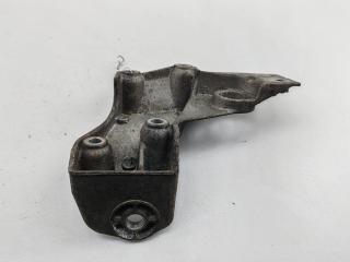 кронштейн КПП Audi A4 B5 2000, 1.8 л., бензин, АКПП, жёлтый, седан, 8D0399108E