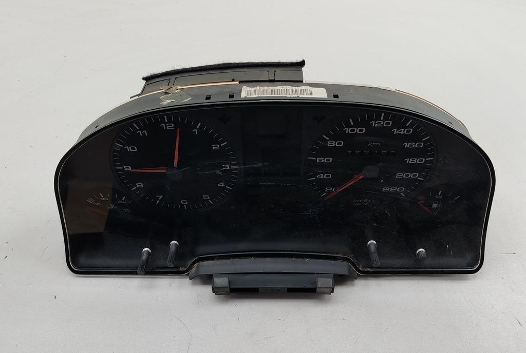 приборная панель Audi 80 B4 1994, 2.0 л., бензин, МКПП, красный, седан, 8A0919033CA