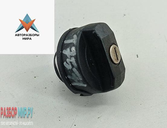 пробка топливного бака Volkswagen Transporter T4 2000, 2.5 л., дизель, МКПП, белый, микроавтобус, 7H0201553C - фото №1