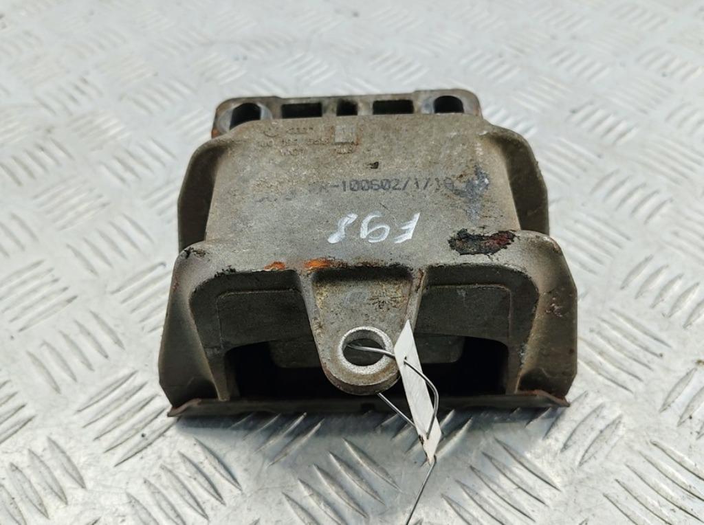 подушка крепления КПП Volkswagen Golf-4 2002, 2.0 л., бензин, МКПП, серый, универсал, 1J0199555