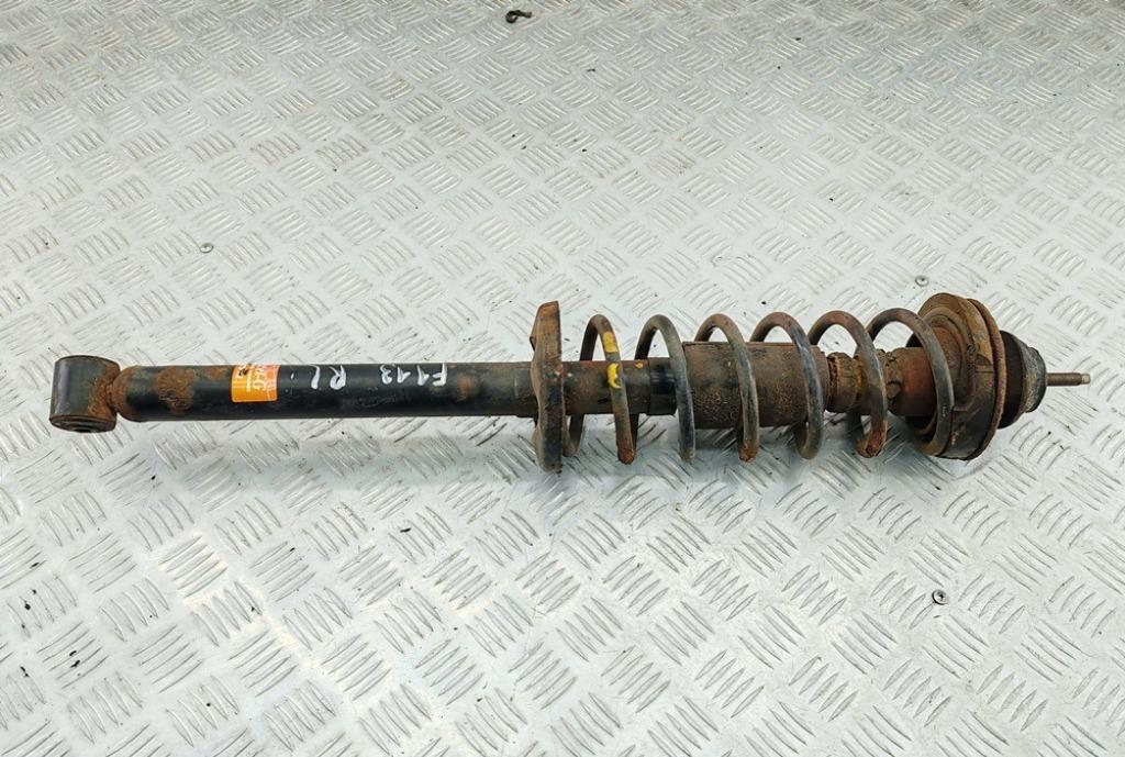 стойка передняя Volkswagen Golf 3 поколение 1997, 1.4 л., бензин, МКПП, красный, хетчбэк 3 дв. - фото №1
