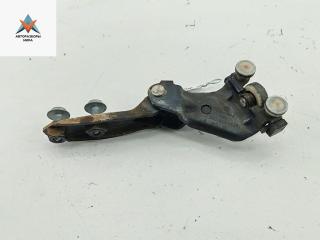 ролик двери сдвижной Volkswagen Caddy 3 поколение 2006, 1.9 л., дизель, МКПП, красный, фургон, 2K0843335A