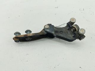ролик двери сдвижной Volkswagen Caddy 3 поколение 2006, 1.9 л., дизель, МКПП, красный, фургон, 2K0843335A