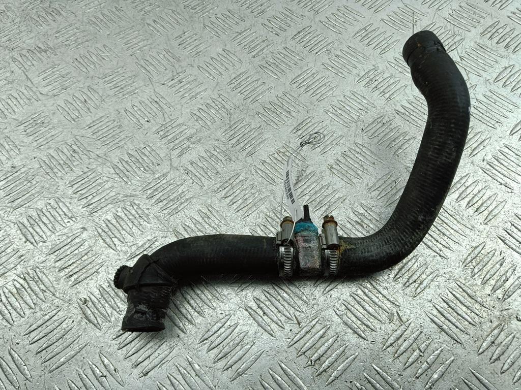патрубок отопителя (печки) Audi 80 B4 1991, 2.0 л., бензин