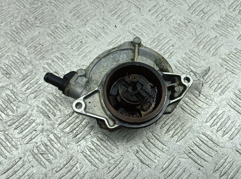 насос вакуумный Volkswagen Touareg 1 поколение 2006, 3.0 л., дизель, АКПП, серый, внедорожник 5 дв., 057145100AC - фото №1