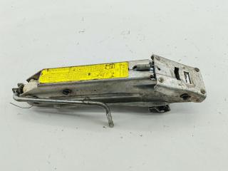 домкрат Volkswagen Passat B5 1998, 1.8 л., бензин, МКПП, красный, универсал, 8L0011031A