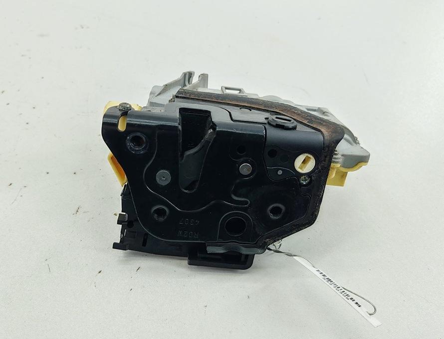замок двери задней правой Volkswagen Passat B6 2007, 2.0 л., дизель, МКПП, чёрный, универсал - фото №1