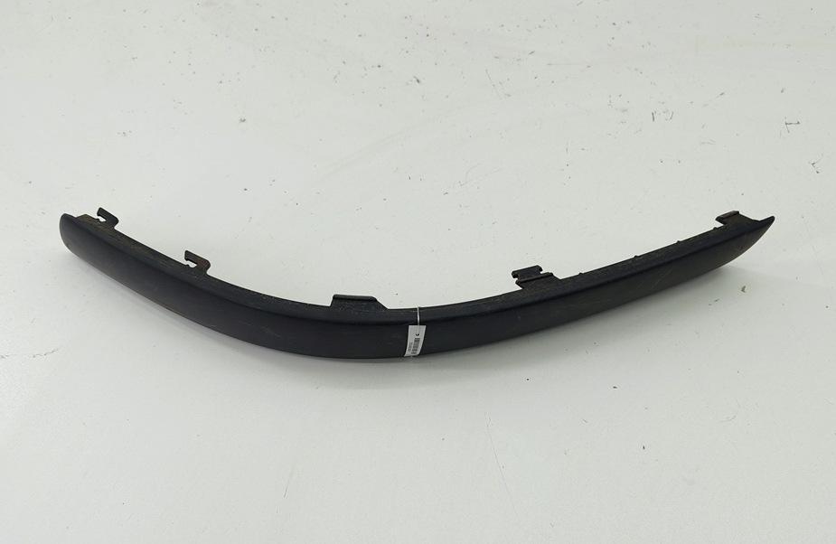 молдинг переднего бампера Volkswagen Passat B5+ (GP) 2004, 1.6 л., бензин, МКПП, чёрный, универсал, 3B0807717D