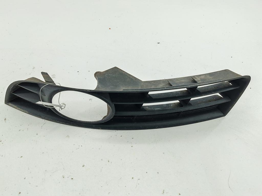 рамка фары противотуманной левой Volkswagen Passat B6 2007, 2.0 л., дизель, МКПП, чёрный, универсал, 3C0853665A - фото №1