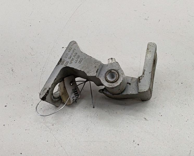 петля двери Volkswagen Tiguan 2008, белый, внедорожник 5 дв., 5N0831402