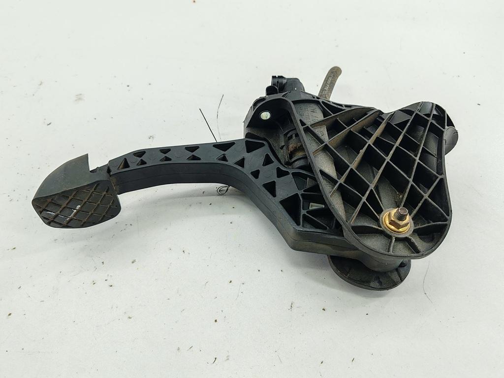 педаль сцепления Volkswagen Passat B6 2005, 2.0 л., бензин, МКПП, серый, универсал, 3C1721059G