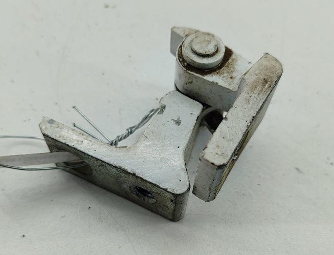 петля двери Volkswagen Tiguan 2008, белый, внедорожник 5 дв., 5N0831402A