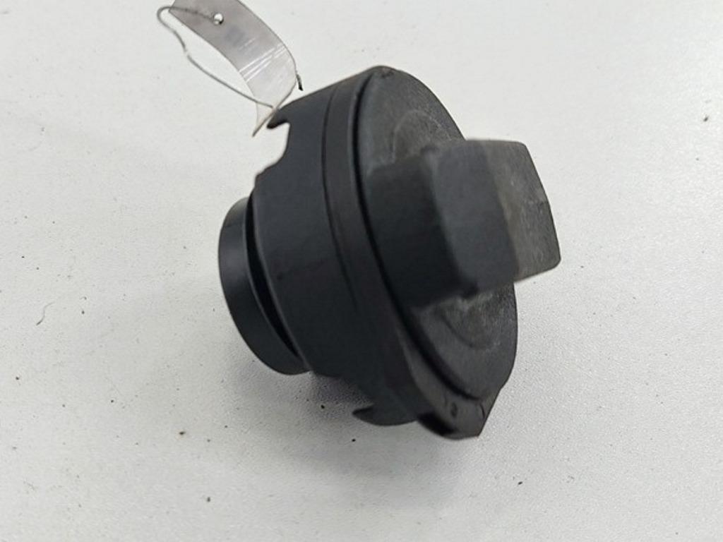 пробка топливного бака Volkswagen Touareg 1 поколение 2005, 2.5 л., дизель, АКПП, чёрный, внедорожник 5 дв. - фото №1