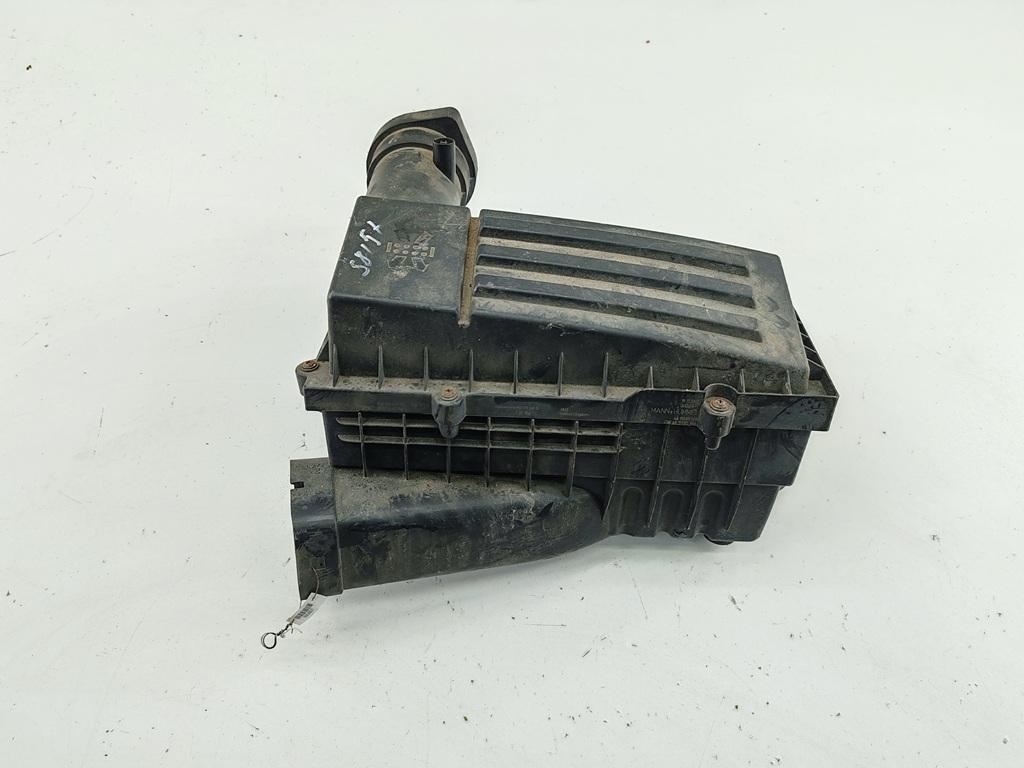 корпус воздушного фильтра Volkswagen Passat B6 2007, 2.0 л., дизель, МКПП, чёрный, универсал, 3C0129607AS