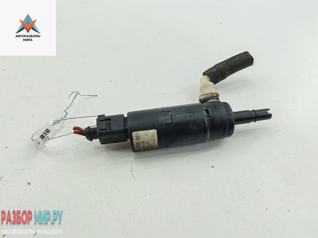 насос (моторчик) омывателя фар Volkswagen Golf 4 поколение 2001, серый, универсал, 1J0955681 - фото №1