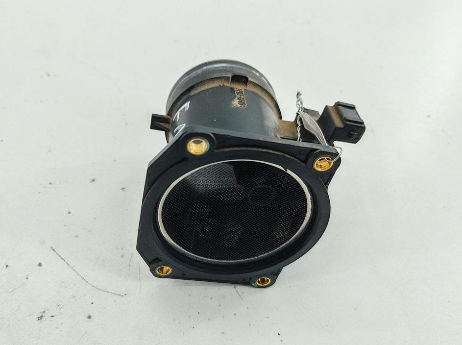 Расходомер (измеритель потока воздуха) Volkswagen Passat B5 1998, 1.8 л., бензин, МКПП, чёрный, универсал, 058133471
