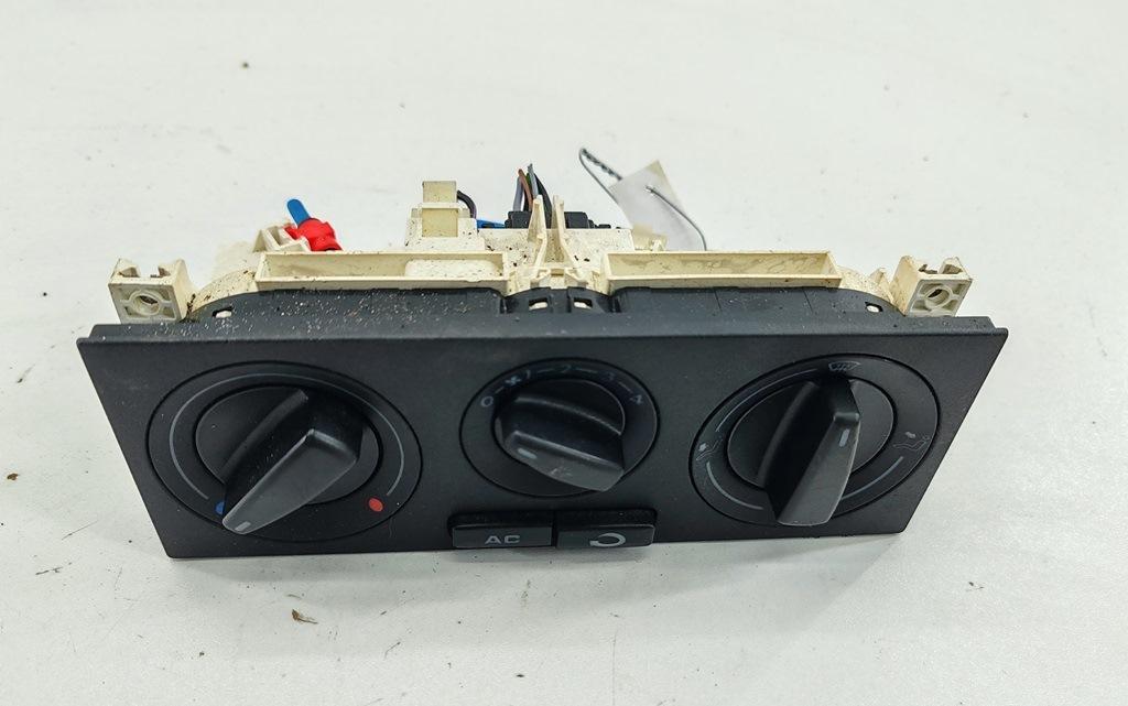 блок управления печки / климат-контроля Volkswagen Passat B5 1999, 1.6 л., бензин, МКПП, серый, универсал, 1J0820045C