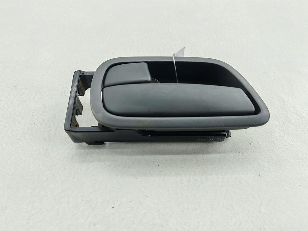 ручка внутренняя передняя левая Kia Rio 2009, 1.4 л., бензин, МКПП, красный, хетчбэк 5 дв.