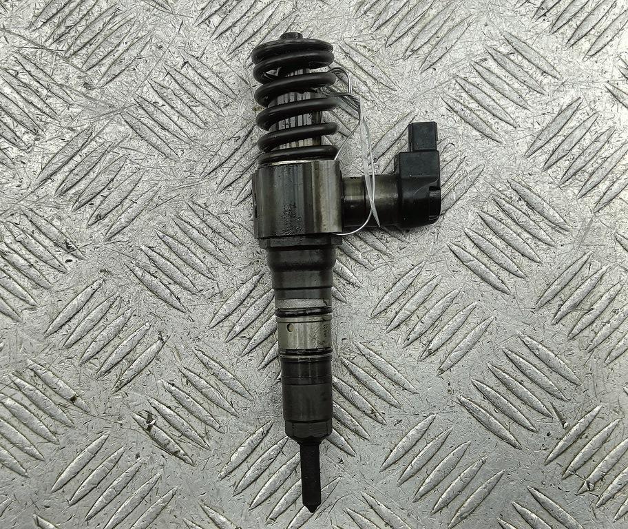 форсунка Volkswagen Passat B6 2007, 2.0 л., дизель, МКПП, чёрный, универсал, 030130073T