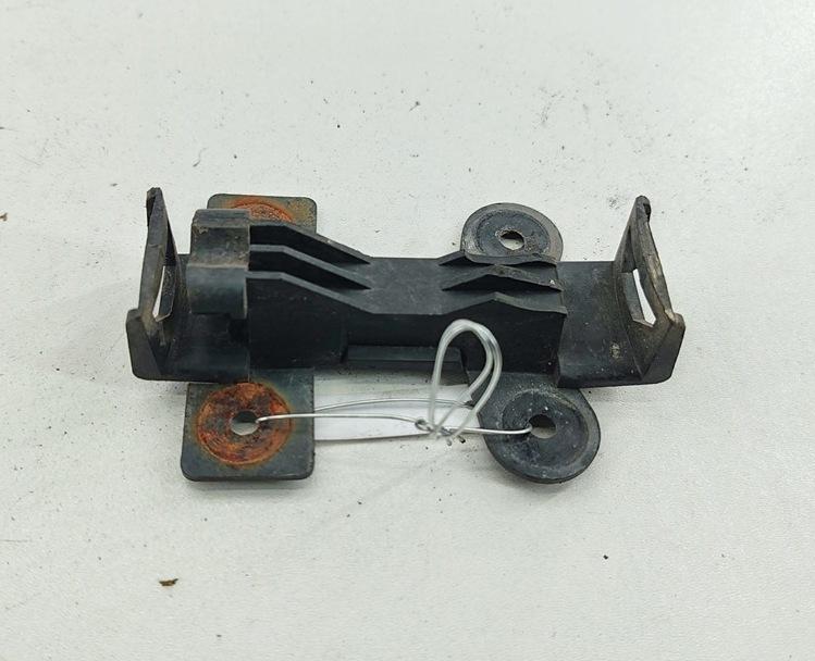 кронштейн переднего бампера Audi 100 C3 1989, 2.3 л., бензин, МКПП, серый, универсал, 811807253