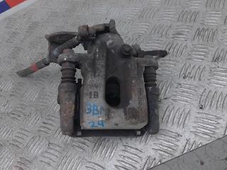суппорт задний правый Toyota Prius 3 поколение [рестайлинг] 2013, 1.8 л., бензин, АКПП, хетчбэк 5 дв.