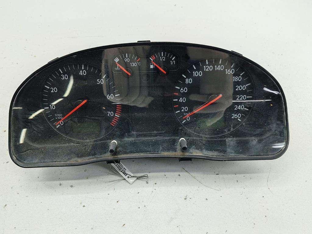 приборная панель Volkswagen Passat B5 1999, 1.6 л., бензин, МКПП, серый, универсал, 3B0920802