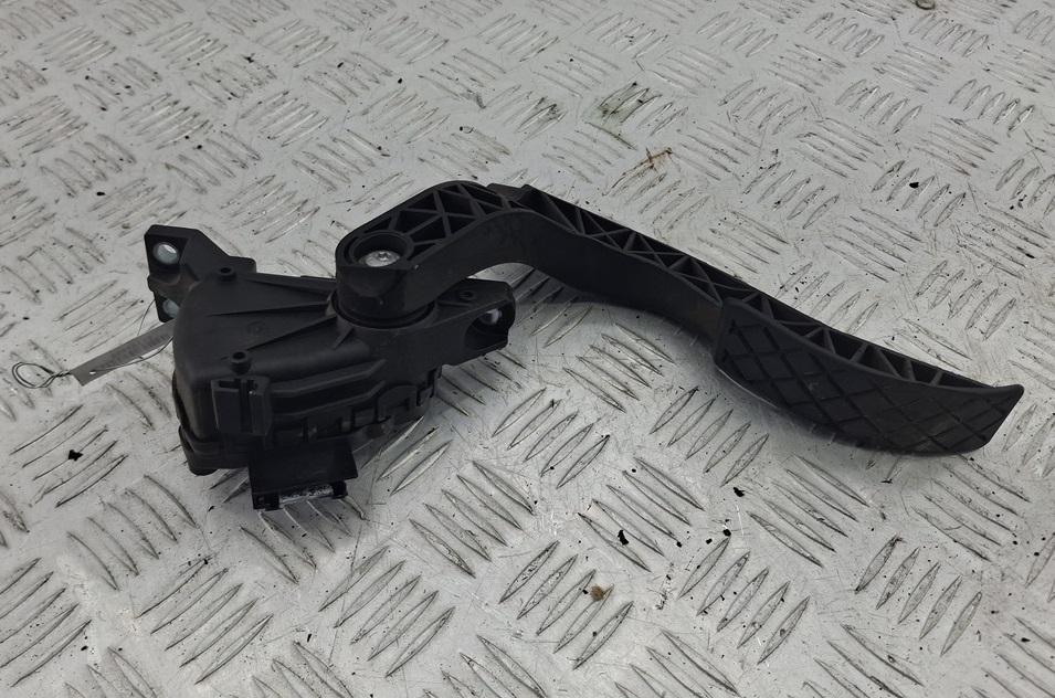 педаль Audi A4 B6 2004, 2.0 л., бензин, МКПП, чёрный, универсал, 8E1721523C