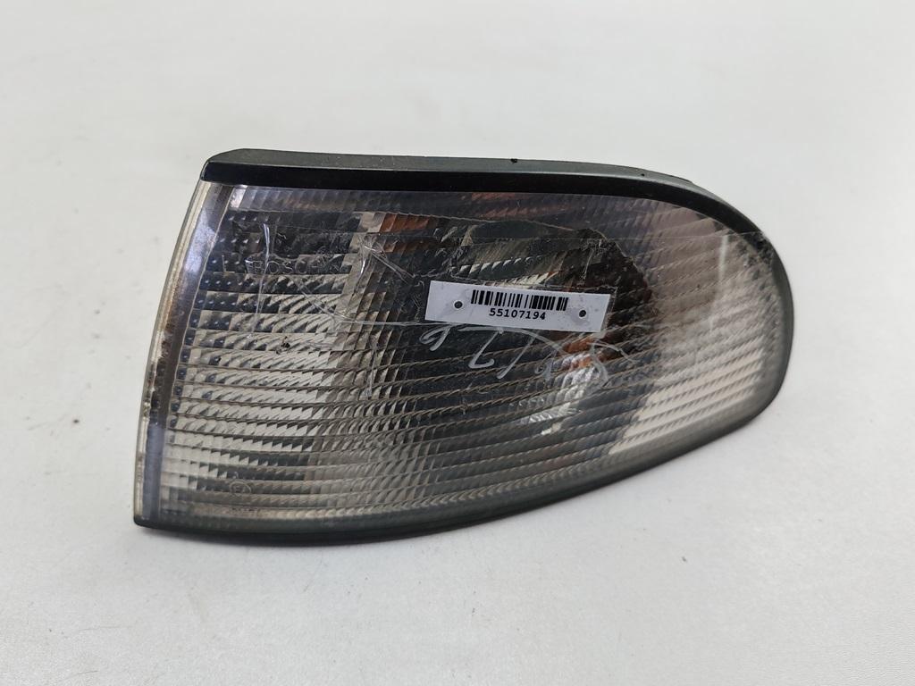 Поворотник (указатель поворота) левый Audi A4 B5 1997, 1.6 л., бензин, МКПП, синий, седан, 8D0953049