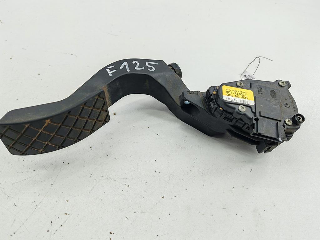 педаль Audi A6 C5 2002, 2.4 л., бензин, АКПП, чёрный, универсал, 8D1723523L