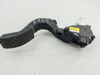 педаль Audi A6 C5 2002, 2.4 л., бензин, АКПП, чёрный, универсал, 8D1723523L