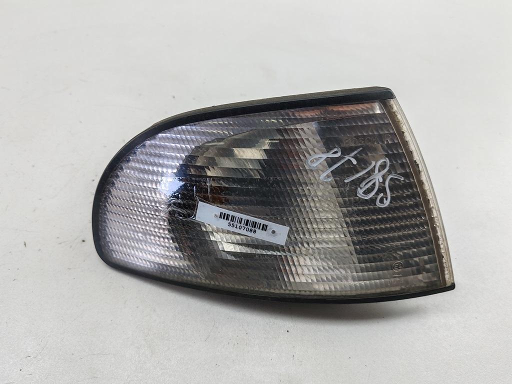 Поворотник (указатель поворота) правый Audi A4 B5 1997, 1.6 л., бензин, МКПП, синий, седан, 8D0953050A