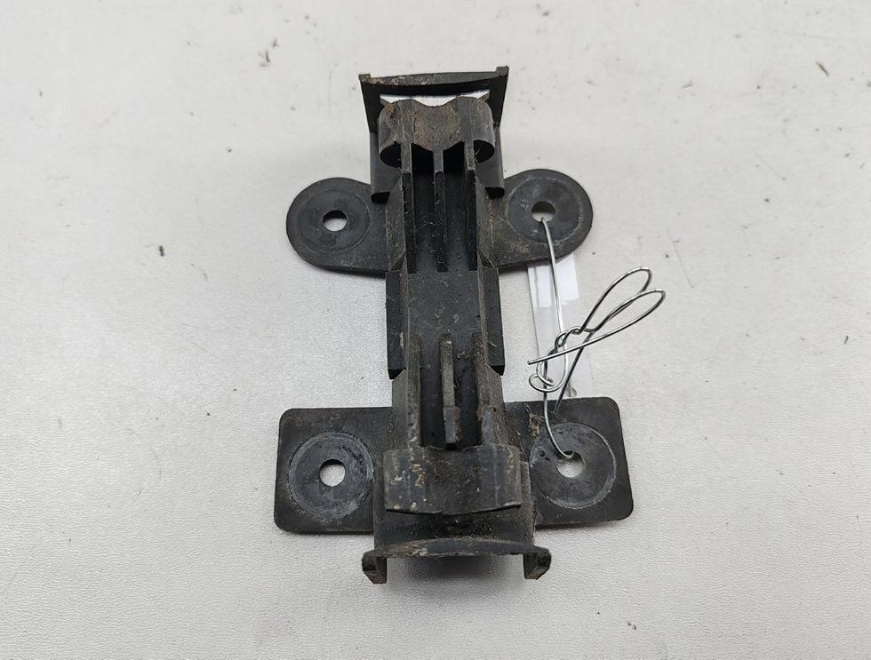 кронштейн переднего бампера Audi 100 C3 1989, 2.3 л., бензин, МКПП, серый, универсал, 811807253