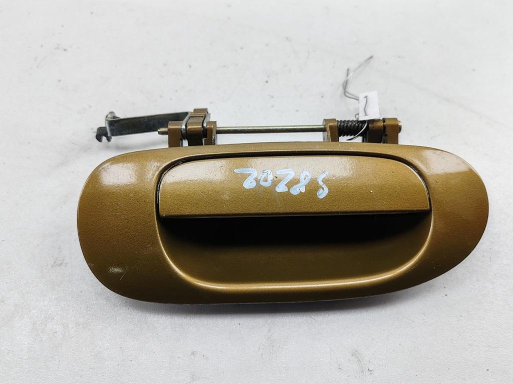 ручка наружная задняя правая Mitsubishi Space Star 1 поколение 1999, 1.3 л., бензин, МКПП, жёлтый, минивэн - фото №1