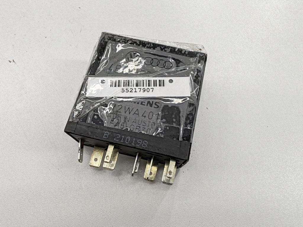 Реле стеклоочистителя (дворников) Audi A6 4B/C5 1998, 1.8 л., Ti, бензин, МКПП, синий, седан, 4B0955531A - фото №1