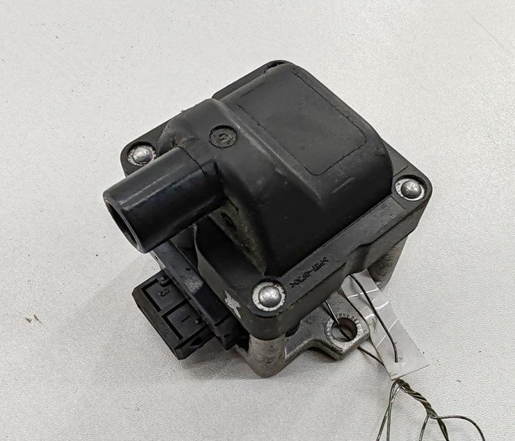 катушка зажигания Audi 80 B4 1991, 2.0 л., бензин, МКПП, серый, седан
