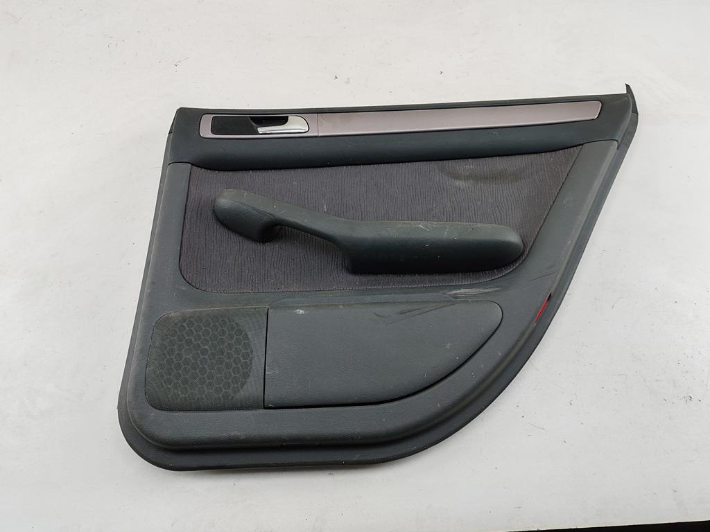 обшивка двери задняя правая Audi A6 4B/C5 1999, 2.8 л., бензин, МКПП, белый, универсал, 4B0863982 - фото №1