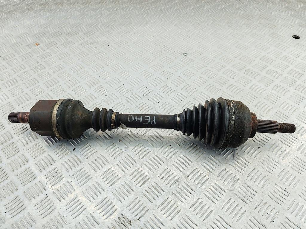 полуось передняя левая (приводной вал, ШРУС) Renault Laguna 2 поколение 2001, 3.0 л., бензин, АКПП, синий, универсал - фото №1