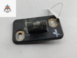 ответная часть (скоба) замка двери Mercedes-Benz E-Класс W124 1985, 2.3 л., бензин, АКПП, коричневый, седан