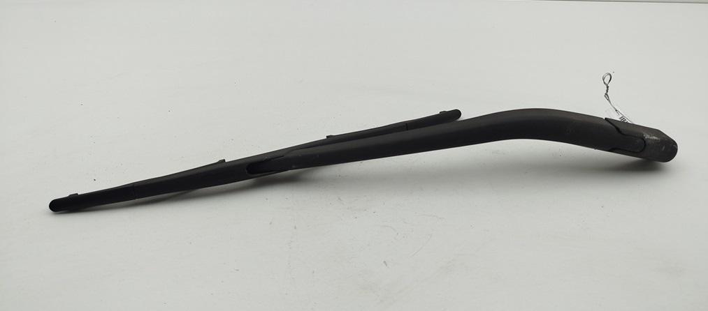 Щеткодержатель (поводок стеклоочистителя) задний Nissan Almera N16 2005, 1.5 л., бензин, МКПП, красный, хетчбэк 5 дв., 80011067